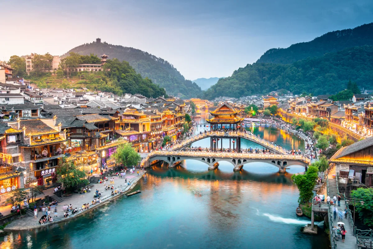 Phượng Hoàng Cổ Trấn địa điểm du lịch nổi tiếng ở Trung Quốc