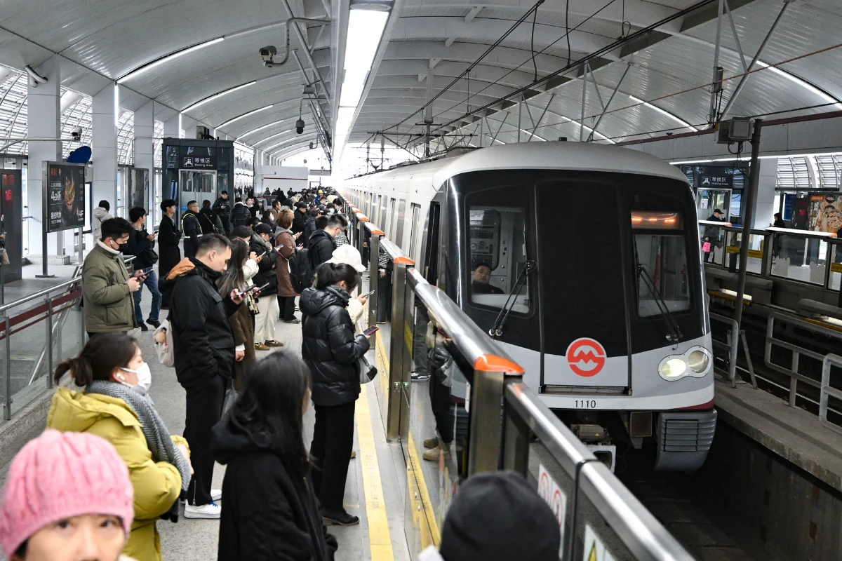 Đi Wukang Road bằng metro