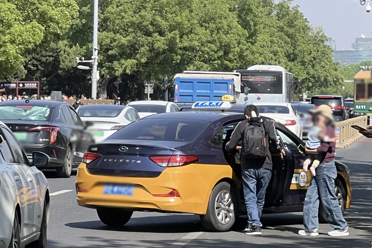 Đi taxi trong kinh nghiệm du lịch Trung Quốc