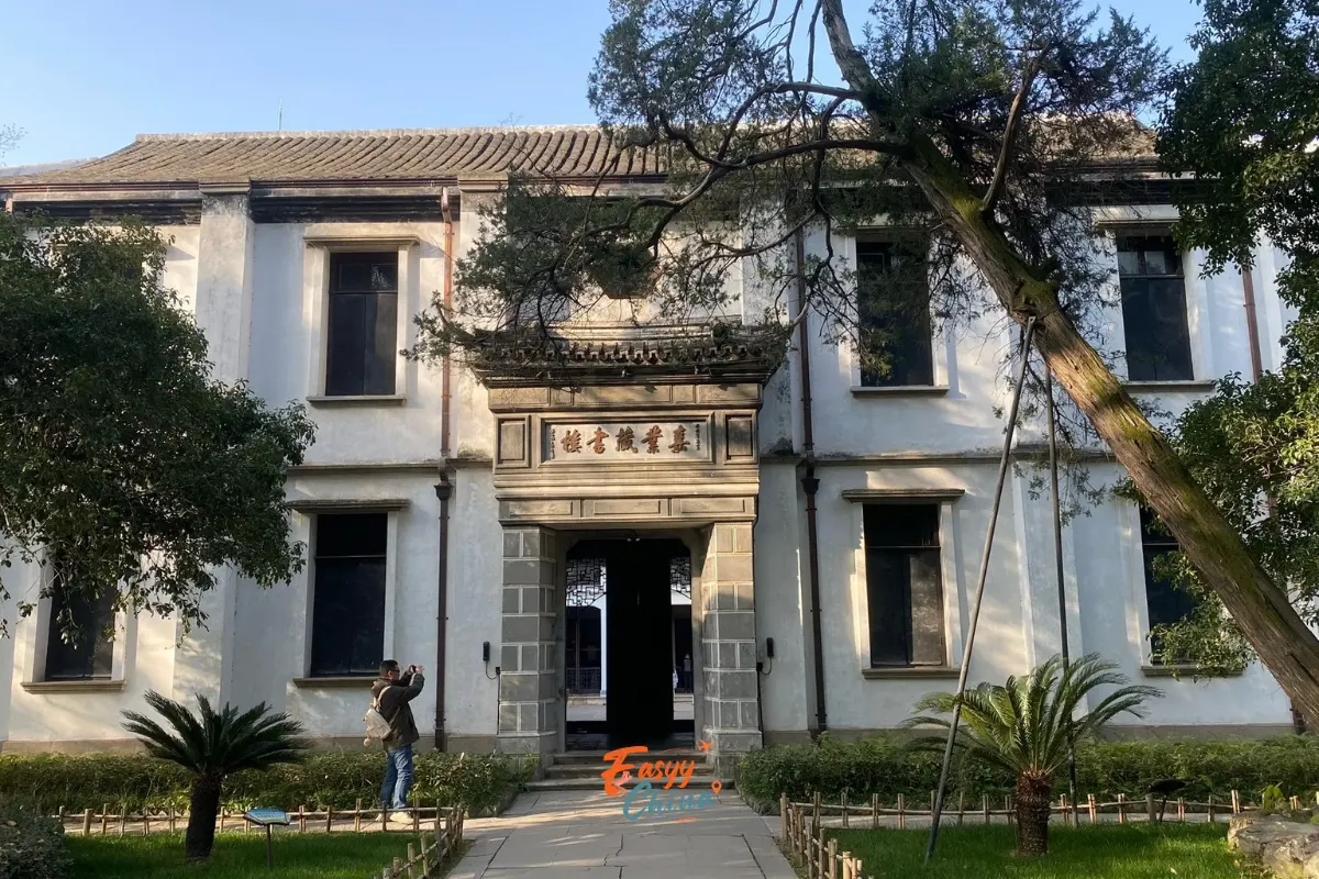 Tham quan thư viện Gia Nghiệp Đường ở Nam Tầm cổ trấn