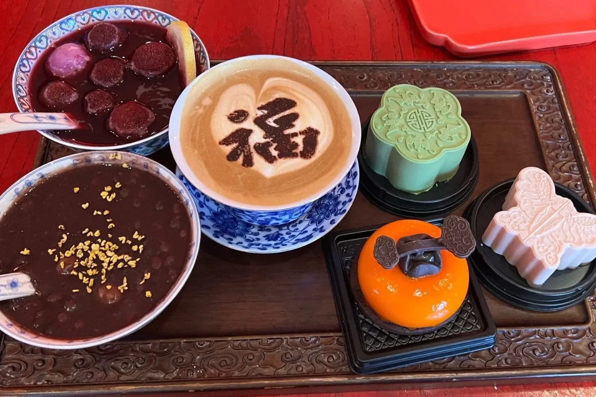 Rijin Coffee (日进咖啡·故宫店) quán cafe view Cố Cung