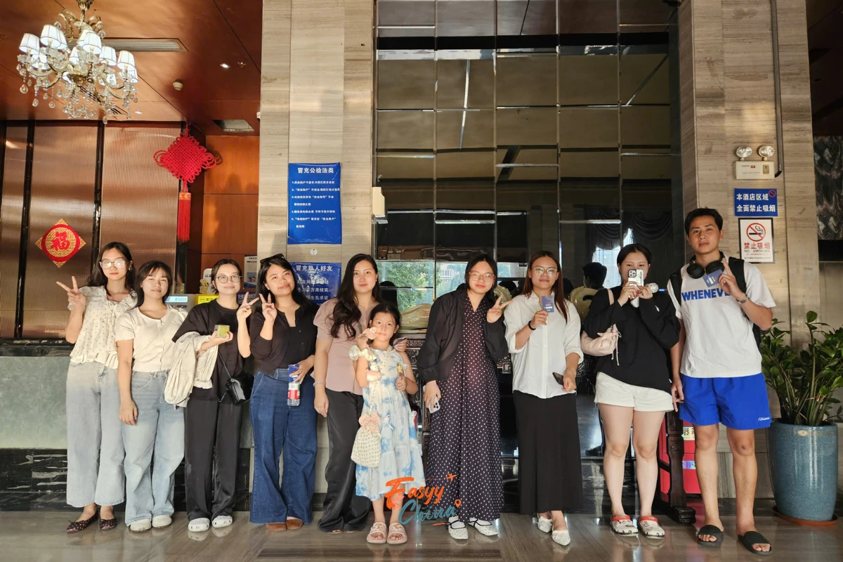 Khách đi tour bán tự túc Nam Ninh cùng EasyyChina ngày 23/10