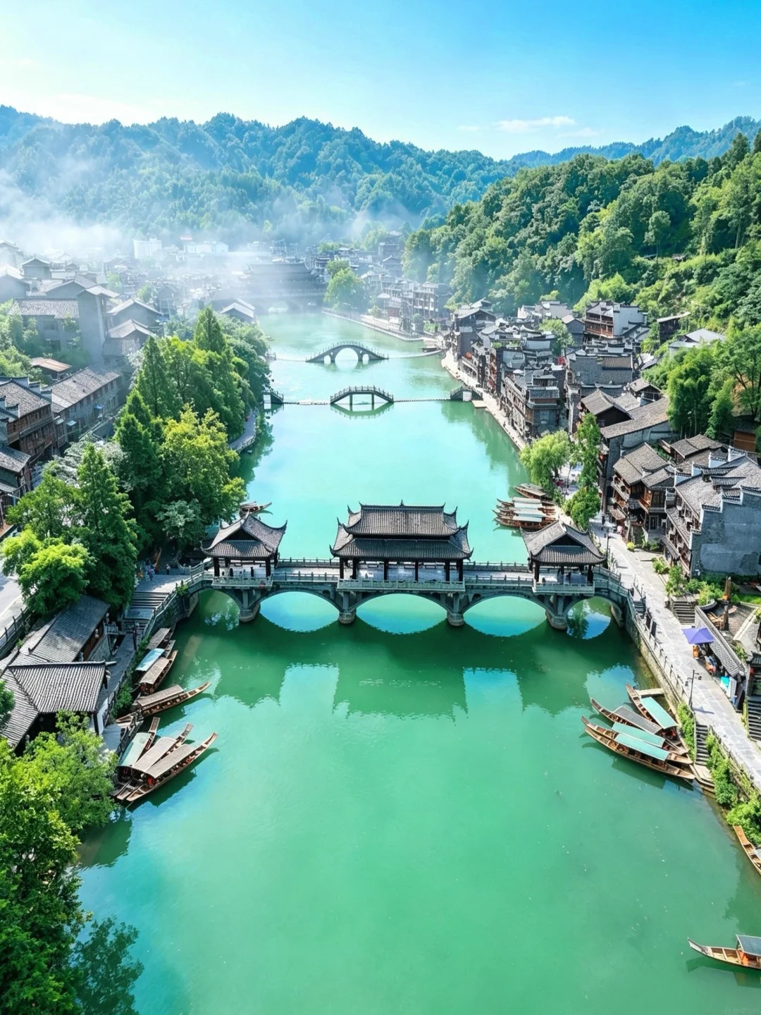 Phượng Hoàng Cổ Trấn nơi những mái ngói soi bóng Đà Giang