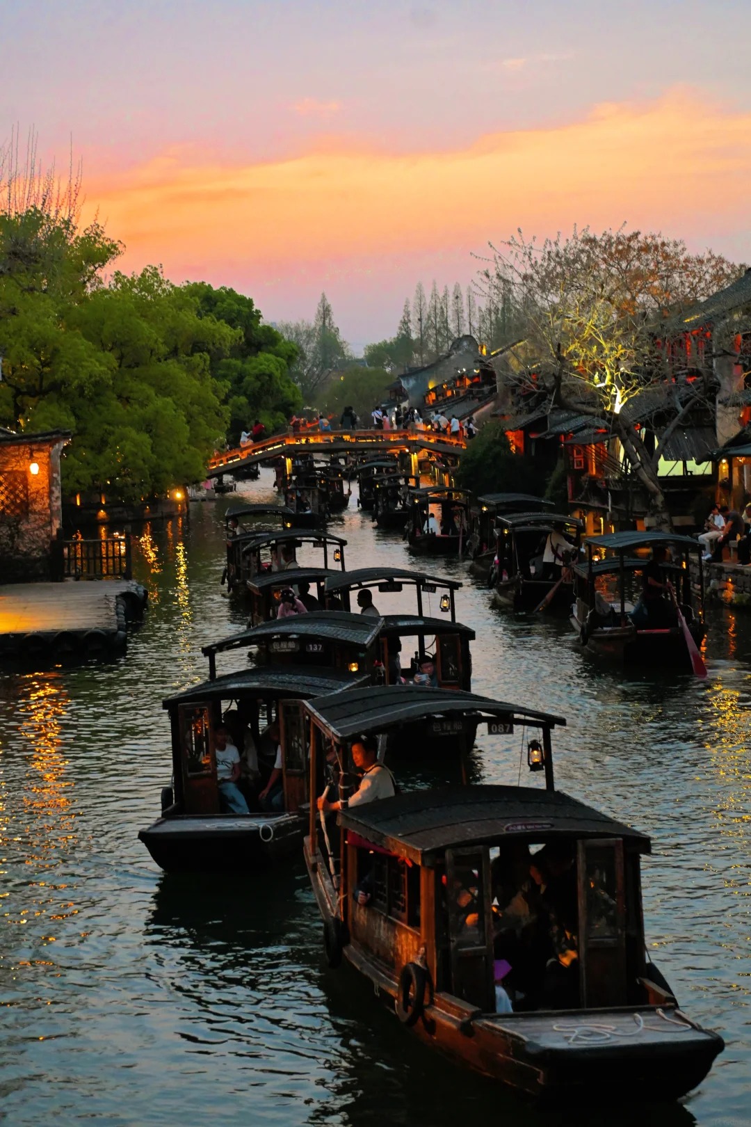 Ô Trấn len qua phố cổ, ngắm Giang Nam lên đèn