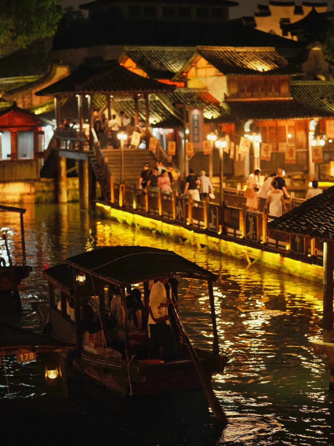Ô Trấn khi lên đèn – Cổ trấn thức giấc giữa màn đêm