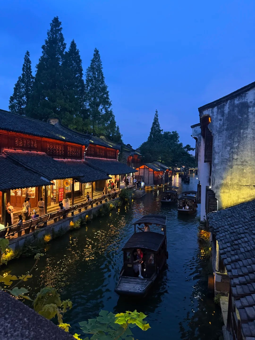 Ô Trấn len qua phố cổ, ngắm Giang Nam lên đèn