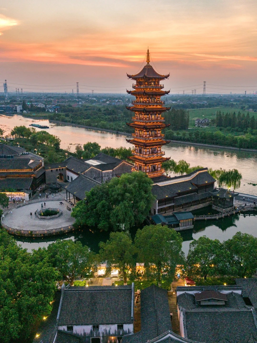 Ô Trấn len qua phố cổ, ngắm Giang Nam lên đèn