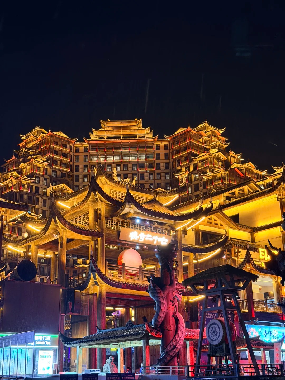 Trương Gia Giới lung linh giữa những tầng lầu
